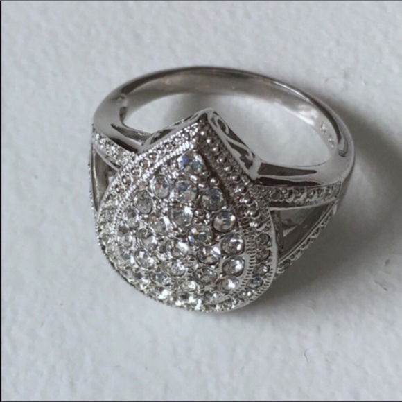 Diamond & Crystal Teardrop Ring New - Picture 4 of 8